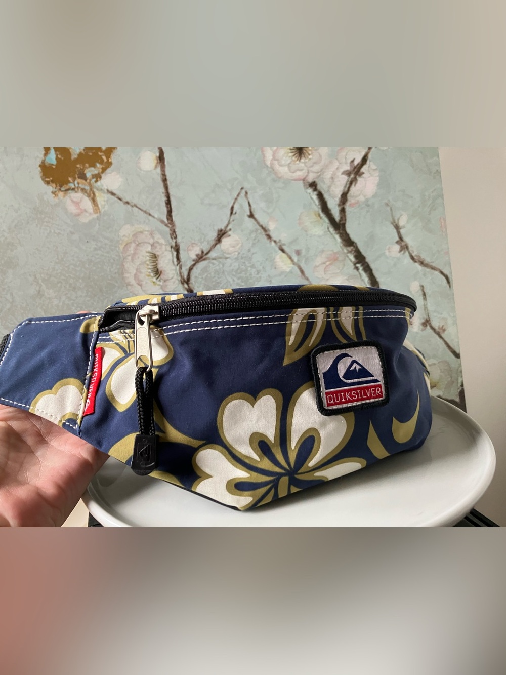 EUC Quiksilver Navy Tropical Floral Belt Bag Fanny Pack